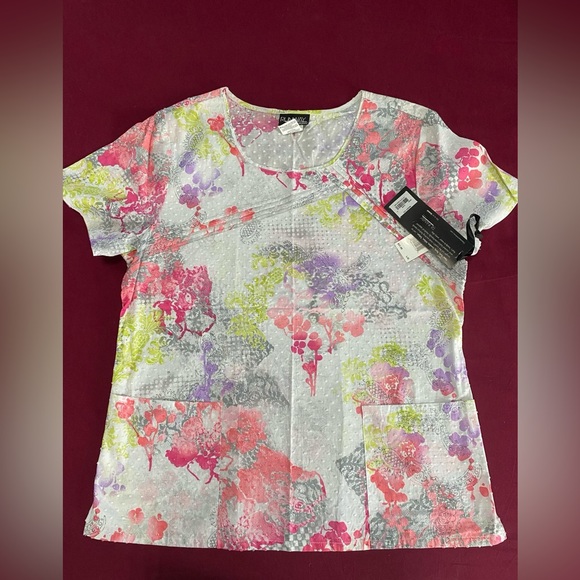 Women’s scrub top lot - Picture 7 of 8